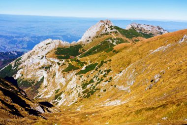 Yüksek Tatras Dağları (Vysoke Tatry, Tatry Wysokie, Magas-Tatra), Polonya 'nın güneyinde, Presov bölgesinde Slovakya sınırı boyunca uzanan bir sıradağdır..