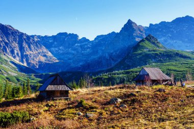 Yüksek Tatras Dağları (Vysoke Tatry, Tatry Wysokie, Magas-Tatra), Polonya 'nın güneyinde, Presov bölgesinde Slovakya sınırı boyunca uzanan bir sıradağdır..