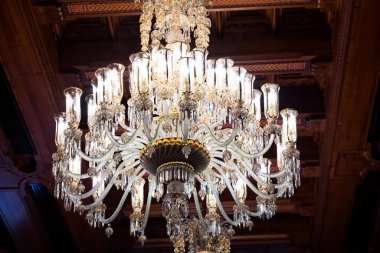 Muscat 'taki Büyük Cami' de avize, Umman Sultanı.