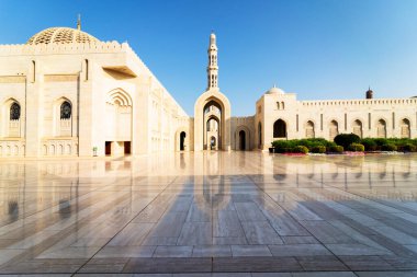 Sultan Qaboos Büyük Camii. Muscat 'taki Büyük Cami. Muscat Camii, Umman Sultanı Muscat 'ın ana aktif camii.