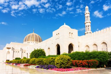 Sultan Qaboos Büyük Camii. Muscat 'taki Büyük Cami. Muscat Camii, Umman Sultanı Muscat 'ın ana aktif camii.