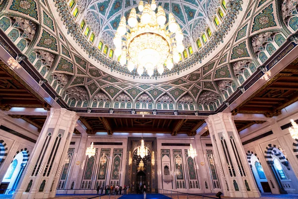 Muscat Oman Nov 2018 Lámpara Araña Gran Mezquita Mascate Sultanato — Foto de Stock