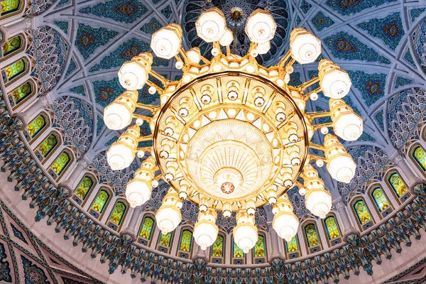 Muscat Oman Nov 2018 Lámpara Araña Gran Mezquita Mascate Sultanato — Foto de Stock