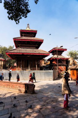 KATHMANDU, NEPAL - NOV 23, 2018: Durbar Meydanı - Nepal 'in başkenti Katmandu' daki popüler turizm merkezi. 2015 depreminden sonra ağır hasar gördü..