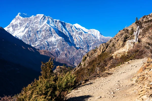 尼泊尔一个受欢迎的旅游胜地 安娜普尔纳环路的全景景观 去大本营和Thorong La或Thorung Pass的路 — 图库照片