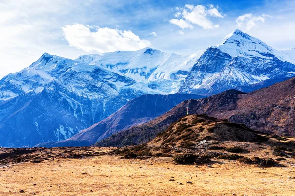 ネパールで人気のある観光地のトレイルのパノラマビュー Annapurna Circuit Trail ベースキャンプとソロン ラまたはソロン ラパスへの道 — ストック写真