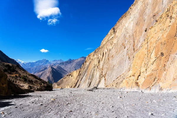 ネパールで人気のある観光地のトレイルのパノラマビュー Annapurna Circuit Trail ベースキャンプとソロンラやソーンラパスへの道 JharkotとMuktinathの近く アッパーマスタング — ストック写真