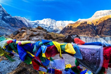 ANNAPURNA Üs Kampı, NEPAL - 1 Aralık 2018 Annapurna ana kampından Annapurna Dağı 'nın sabah manzarası, Annapurna çevre yolu, Nepal.