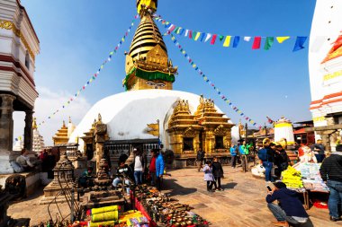 KATHMANDU, NEPAL - 8 DEC 2018: Nepal Katmandu 'daki Swayambhunath Maymun Tapınağı Stupa.