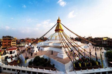 KATHMANDU, NEPAL - 10 DEC 2018: Bodhnath stupa 'nın görüntüsü, dünyanın en iyi Budist stupalarından biri, Katmandu şehrinin en büyük stupası, Nepal Budizmi