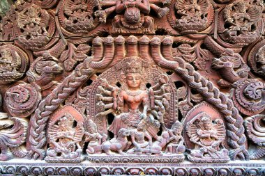 Erotik ağaç oymacılığı, antik Pashupatinath Hindu Tapınağı, Katmandu, Nepal.