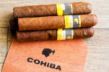 HAVANA, CUBA - 28 Kasım 2017 Cohiba Purosu. Bu Küba markası, Küba 'nın Vuelta Abajo bölgesinden gelen tütünle dolu..