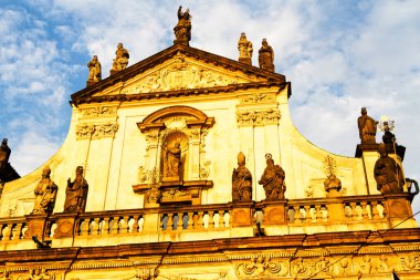 Prag 'ın eski kasabasında Charles Köprüsü yakınlarındaki St. Salvator Kilisesi