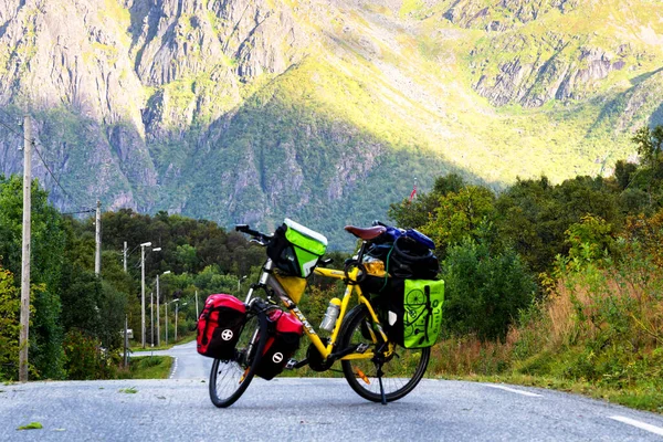 Lofoten Norway September 2019 Heavy Loaded Bicycle Panniers Bags Lofoten — Stock Photo, Image