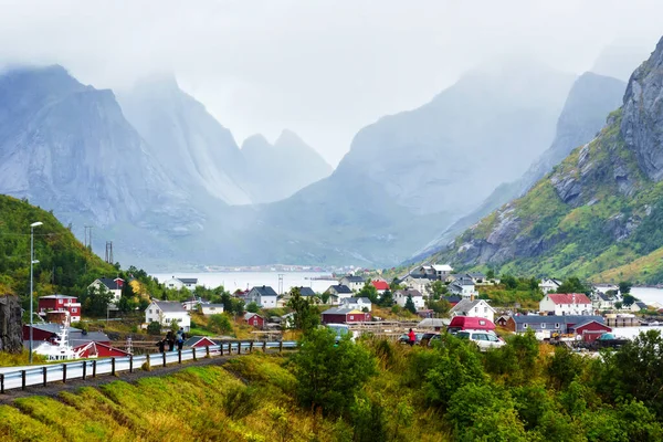 Typický Pohled Záliv Lofoten Scéna Krásného Idylického Dne Lofotenské Ostrovy — Stock fotografie