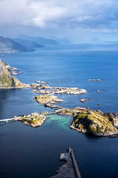 Sunny Légi Panoráma Lenyűgöző Hegyekre Falu Reine Lofoten Szigetek Norvégia Jogdíjmentes Stock Képek