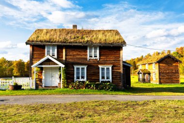 Bardu ahşap mimari miras parkı. Antika binalar