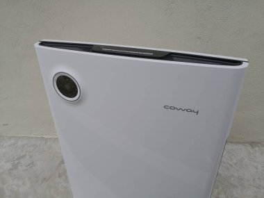 KUANTAN, MALAYSIA - 6 Haziran 2020: Coway Air Arındırıcı Lombok II, Lombok II soluduğunuz havanın sürekli temiz ve memnun edici olmasını sağlama yeteneğine sahiptir..