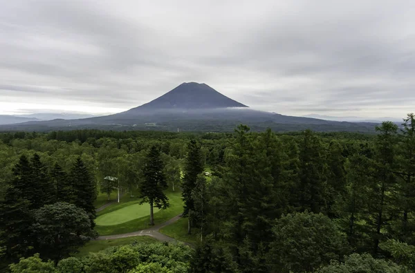 Hermosa Montaña Con Campo Golf Aspecto Día Nublado Desde Mirador — Foto de Stock