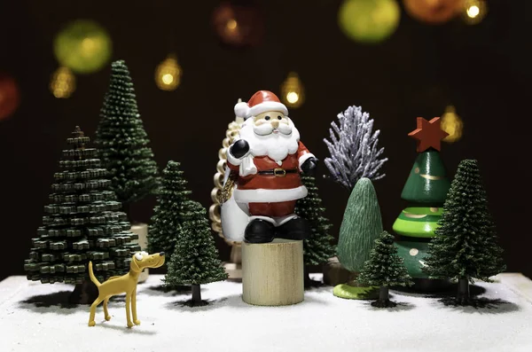 Papai Noel Ficar Cadeira Madeira Círculo Com Cão Assistindo Entre — Fotografia de Stock