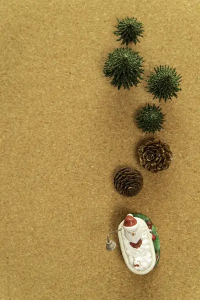 Árbol Navidad Verde Con Cono Pino Santa Bañera —  Fotos de Stock