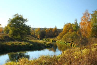 Istra Nehri, sonbahar manzarası. Istra, Moskova bölgesi, Rusya
