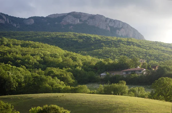 Paisaje Verano Montaña Crimea Península Crimea Con Vistas Pueblo — Foto de Stock