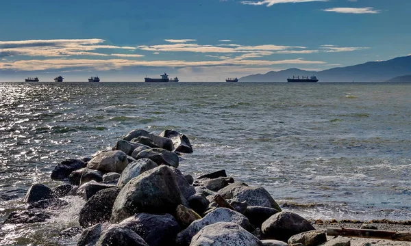 Přístav Vancouver Mořské Tankery Čekající Nakládku Přístavních Bílých Vlnách Slunečného — Stock fotografie