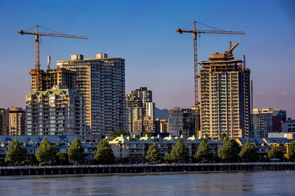 Nieuwbouw Van Flatgebouwen Aan Waterkant Downtown New Westminster City Stockfoto