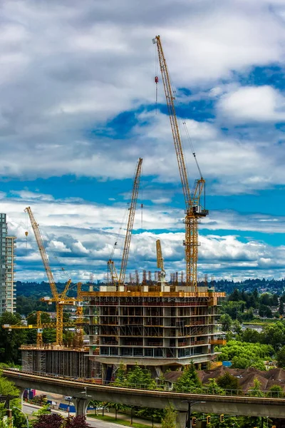 Hochhausneubau Burnaby City Industriebaustelle Baumaschinen Mehrere Baukräne Vor Dem Hintergrund — Stockfoto