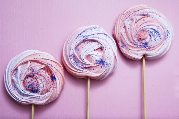 Pink meringues with glitter on a pink background — Stock Photo, Image