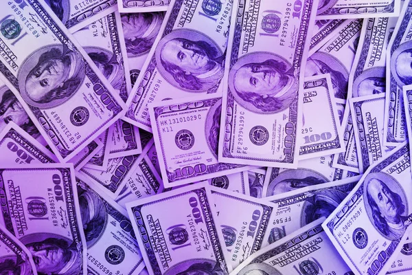 Fondo de dinero de billetes de 100 dólares en luz de neón — Foto de Stock