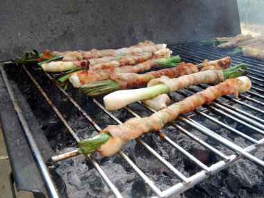 Mangia e bevi - tipik Palermo sokak gıda: lezzetli bir tipik palermo sokak gıda bir detay üzerinde Barbekü ızgara.
