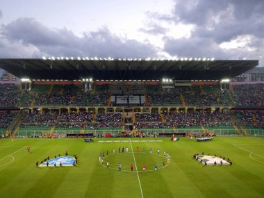 Palermo, Italia-13 Haziran 2018-ABD Citta di Palermo vs Frosinone Calcio-Serie B 2017-2018 playoff final: renkler ve duygular Serie B 2017-2018 playoff final maçı önce ABD Citta di Palermo ve Frosinone Calcio arasında.