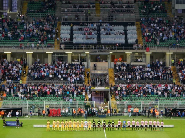 Palermo, Italia-13 Haziran 2018-ABD Citta di Palermo vs Frosinone Calcio-Serie B 2017-2018 playoff final: renkler ve duygular Serie B 2017-2018 playoff final maçı önce ABD Citta di Palermo ve Frosinone Calcio arasında.