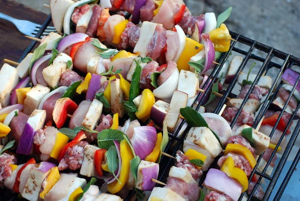 Meats and mixed vegetables ready to be grilled: Colorful skewers of meat and mixed vegetables, ready to be roasted on the grill.