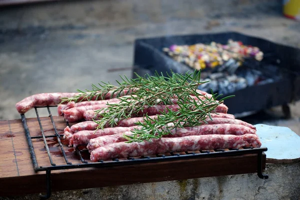 Sausage Grill Ready Embers Sausage Placed Grill Ready Roasted Grill — Stock Photo, Image