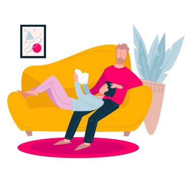 Erkek ve kadın hafta sonlarını evde kanepede oturup kitap okuyarak geçiriyorlar. Oturma odasının içinde duvarları ve çiçekleri var. Erkek arkadaş ve kız arkadaş yassı bir vektörde rahatlıyor.