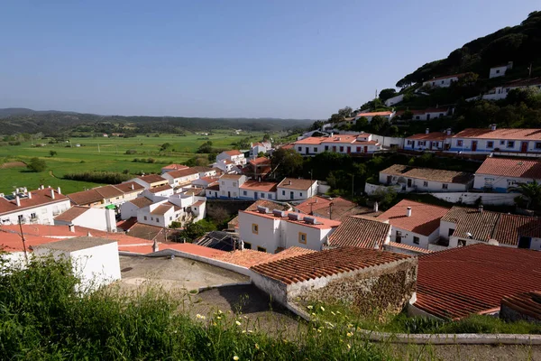 Aljezur Portugalia Kwietnia 2018 Bielone Domy Brukowanymi Uliczkami Miasta Aljezur — Zdjęcie stockowe