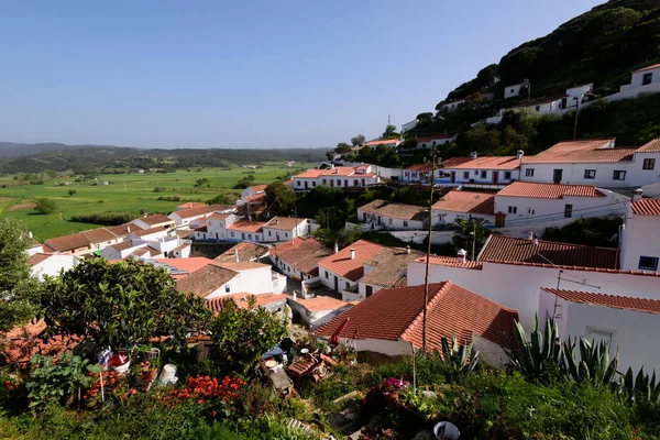 Aljezur Portugal April 2018 Vitkalkade Hus Och Kullerstensgator Aljezur Stad — Stockfoto