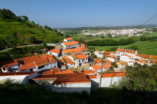 Aljezur Portugalia Kwietnia 2018 Bielone Domy Brukowanymi Uliczkami Miasta Aljezur — Zdjęcie stockowe