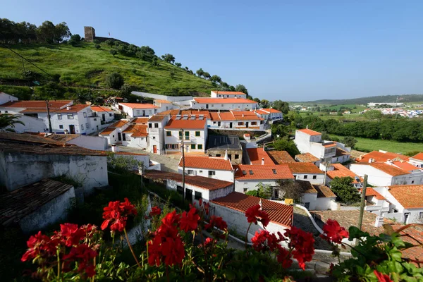 Aljezur Portugal April 2018 Vitkalkade Hus Och Kullerstensgator Aljezur Stad — Stockfoto