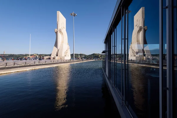 Λισαβόνα Πορτογαλία Μαΐου 2018 Μνημείο Ανακαλύψεων Αντανάκλαση Του Ένα Σώμα — Φωτογραφία Αρχείου