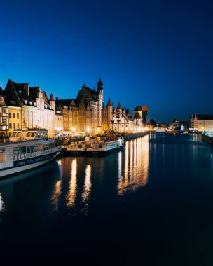 Gdansk, Polonya - 09 Mayıs 2018: Gdansk kent geceleri.