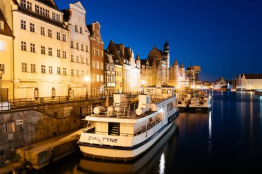 Gdansk, Polonya - 09 Mayıs 2018: Gdansk kent geceleri.