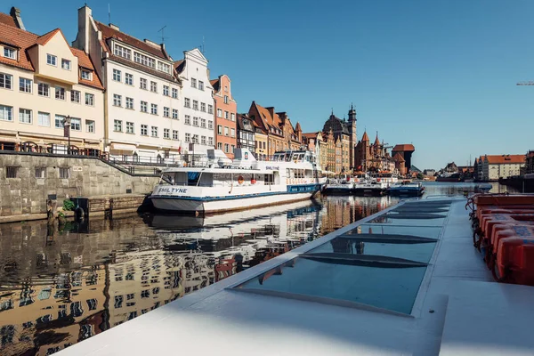 Gdańsk Maja 2018 Gdańsk Stare Miasto Widziane Tourboat Nad Rzeką — Zdjęcie stockowe