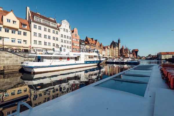 Gdańsk Maja 2018 Gdańsk Stare Miasto Widziane Tourboat Nad Rzeką — Zdjęcie stockowe