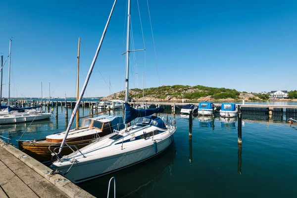 Göteborg, İsveç - 18 Mayıs 2018: Yelkenli ve İsveç'te Gothenburg Marina'da yahts. 