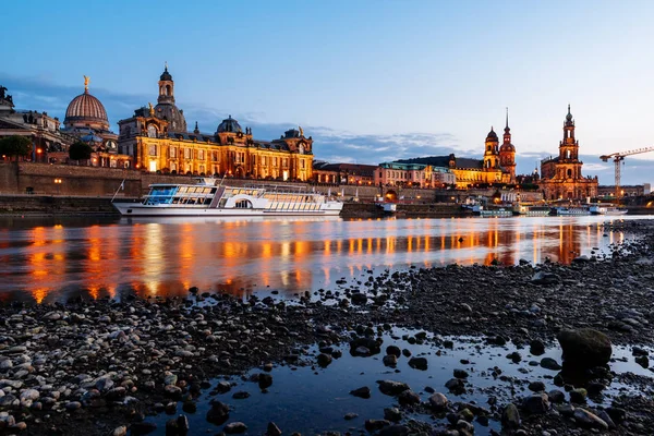 Arquitetura Cidade Velha Dresden Com Aterro Rio Elba Noite Saxônia — Fotografia de Stock