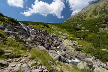 Yaz aylarında Tatra Siklawa şelale, 